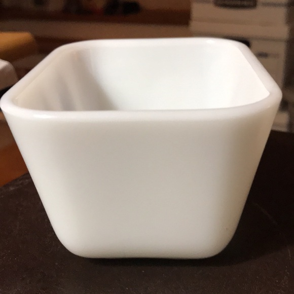 Vintage Pyrex Early American 501 “fridgie” 1.5 cups with lid. Made in USA - Picture 6 of 10